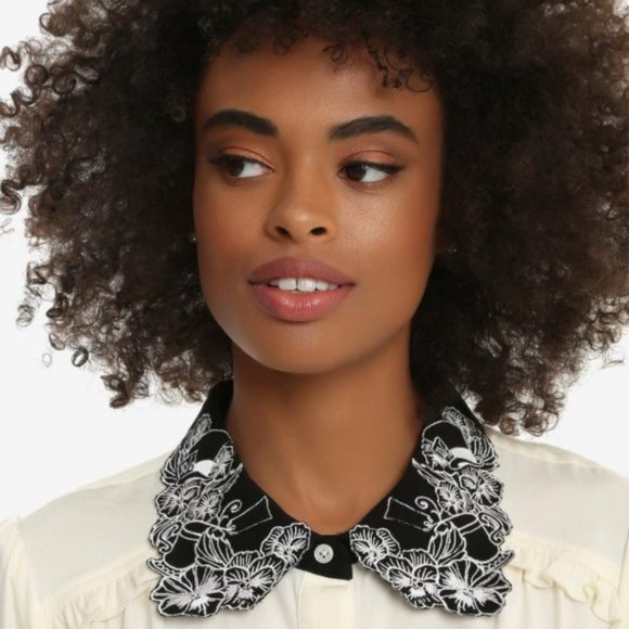 Alice in wonderland embroidered top - Picture 4 of 16